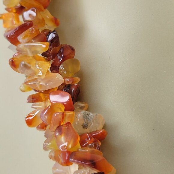 Carnelian Fashion Chips Necklace with Round Pendant - Picture 3 of 14